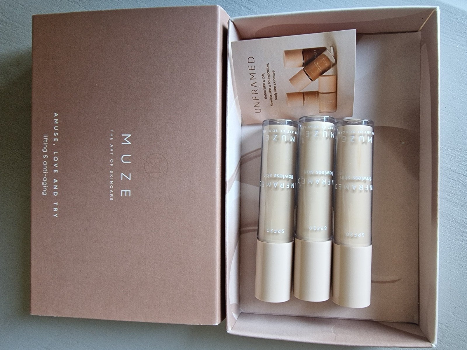 MUZE Unframed Foundation Samples - Nieuw in doos, Ophalen of Verzenden, Nieuw, Beige, Gehele gezicht