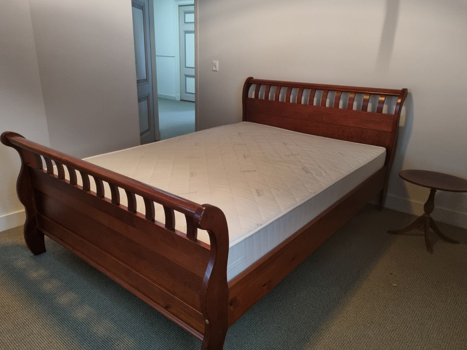 Eikenhouten tweepersoonsbed met matras (140x210), Huis en Inrichting, Slaapkamer | Bedden, Ophalen, Bruin, 210 cm, Tweepersoons