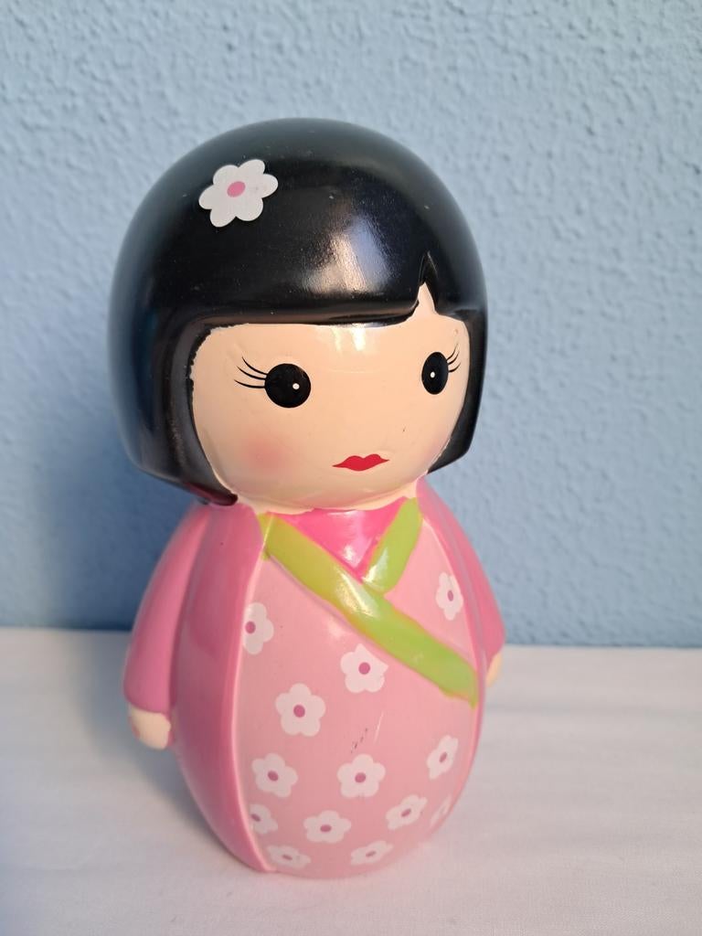 Prachtige spaarpot in moderne Kokeshi-pop stijl., Ophalen of Verzenden