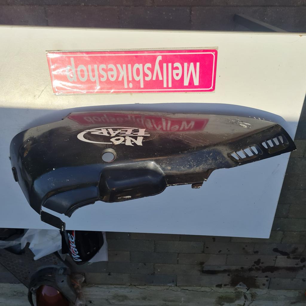 Kymco dj50 linker achter zijkap zwart, Ophalen of Verzenden, Kymco, Info@kymco.nl, Nl