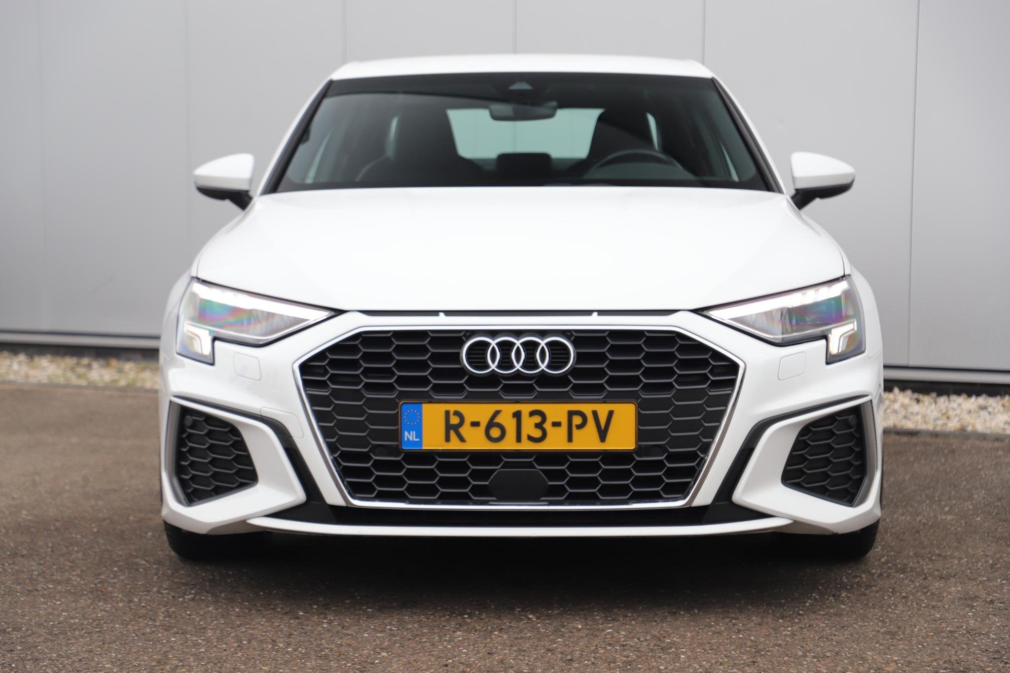 Audi A3 Limousine 30 TFSI S edition Automaat 19 inch ABT Vel, Auto's, Automatische klimaatregeling, Gebruikt, Met garantie (alle)