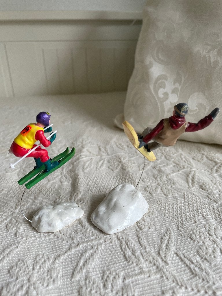 Lemax Kerstdorp Figuurtjes – Skiër & Snowboarder, Ophalen of Verzenden, Zo goed als nieuw