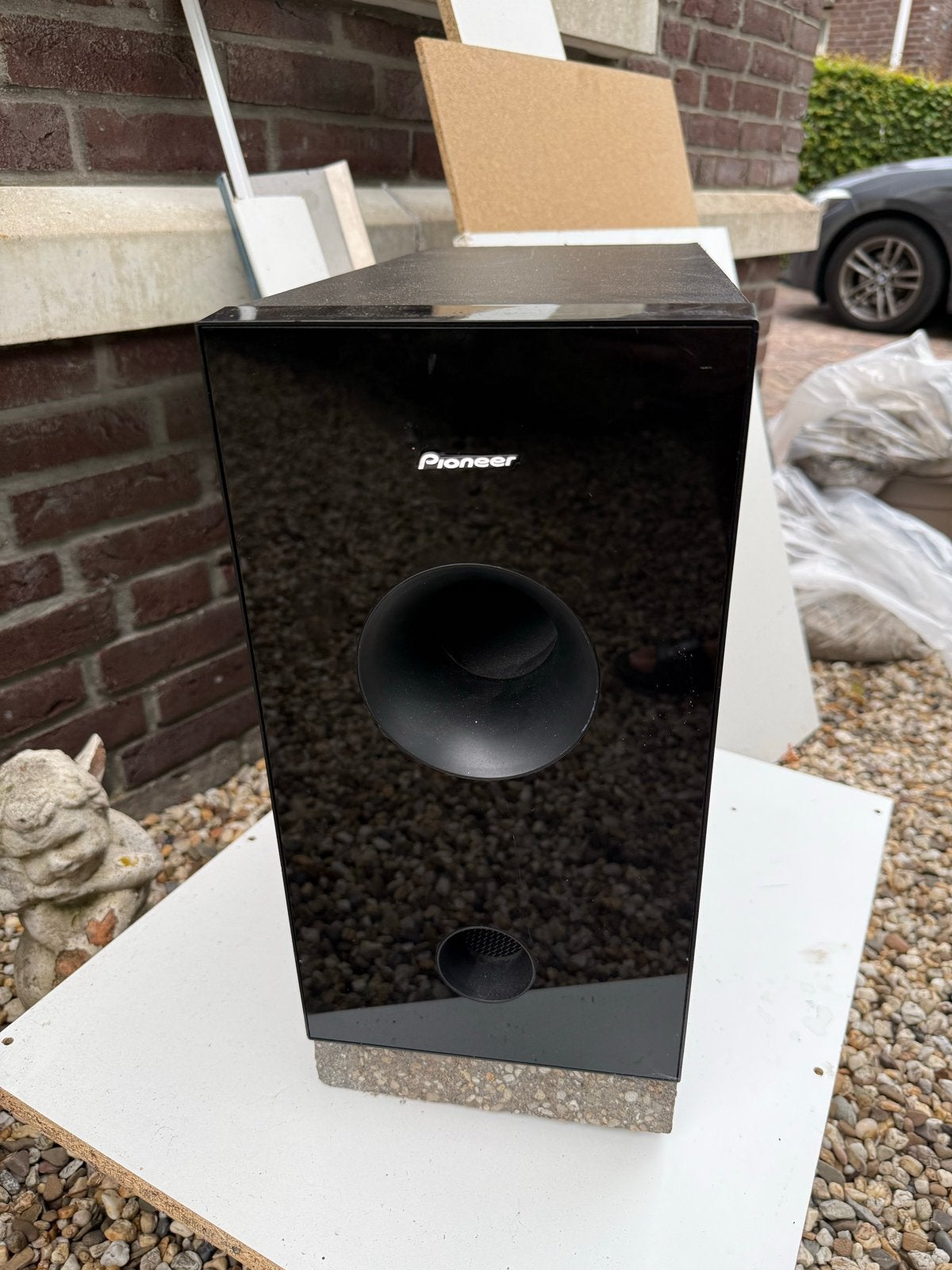 Pioneer subwoofer, Ophalen
