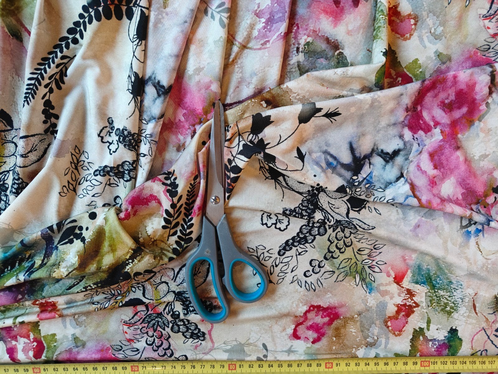 Prachtige bloemenstof op rol - kleurig - Viscose Filamente, Overige materialen, Meerkleurig, 200 cm of meer, Ophalen of Verzenden
