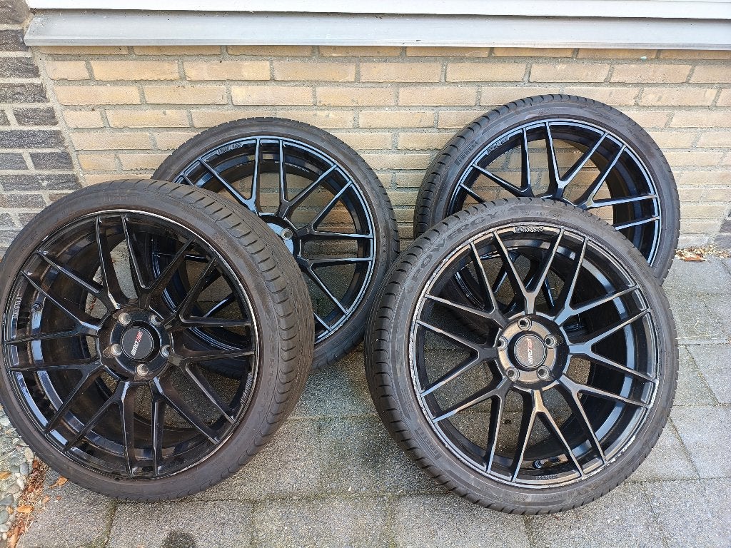 19 inch Motec velgen met banden 5x114.3, Gebruikt, Banden en Velgen, 235 mm, Personenwagen