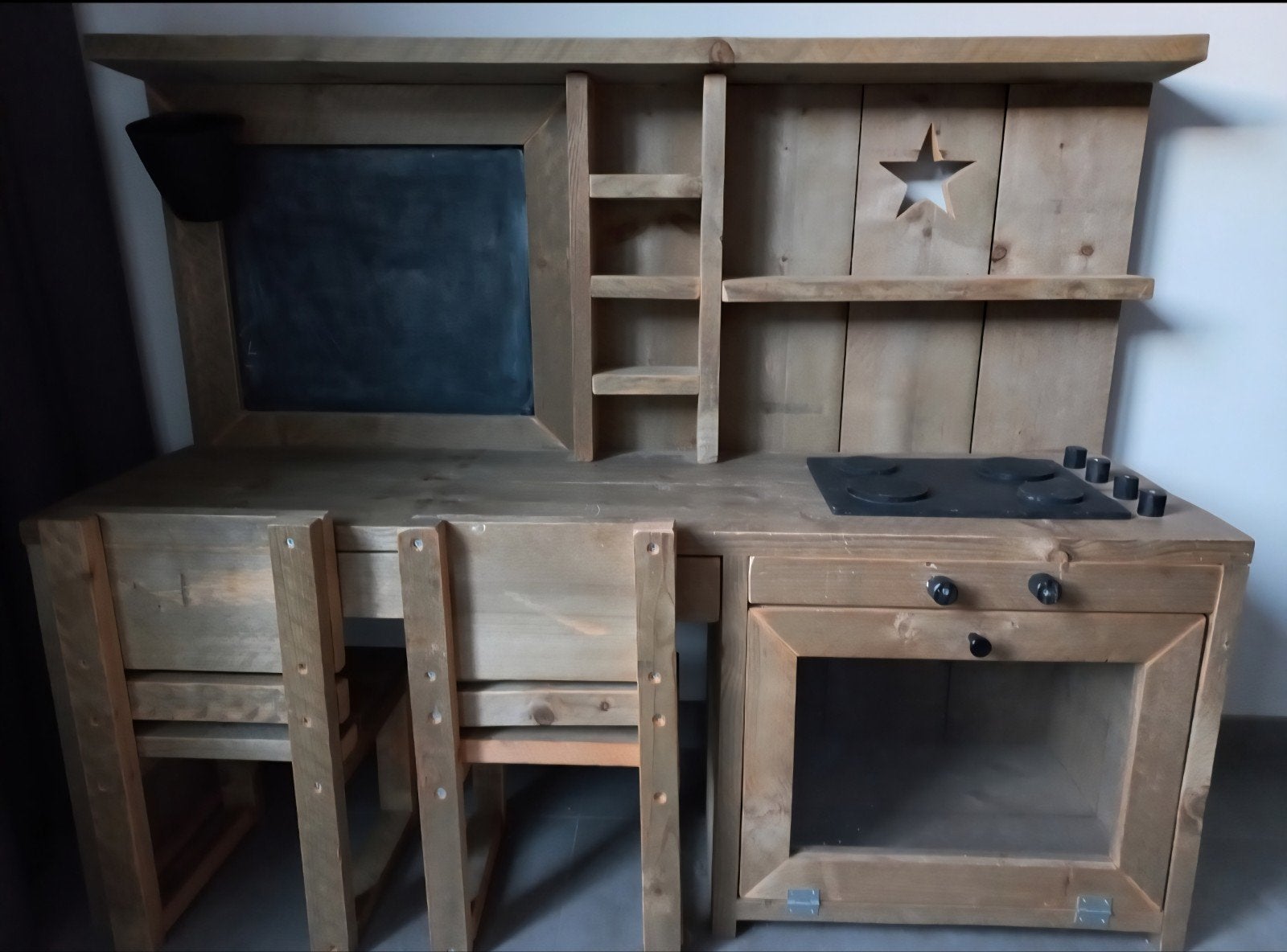 Houten Speelkeuken met Krukjes en Schoolbord, Ophalen, Zo goed als nieuw
