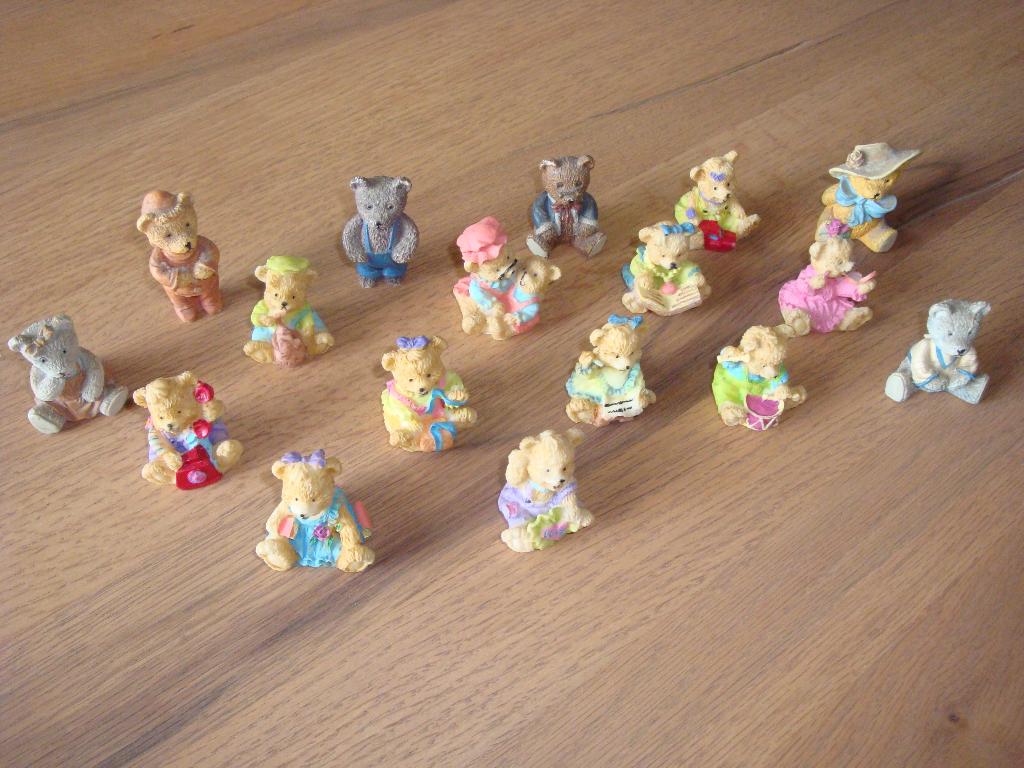 Verzameling kleine beertjes beeldjes 17 stuks, Ophalen of Verzenden, Zo goed als nieuw, Dier