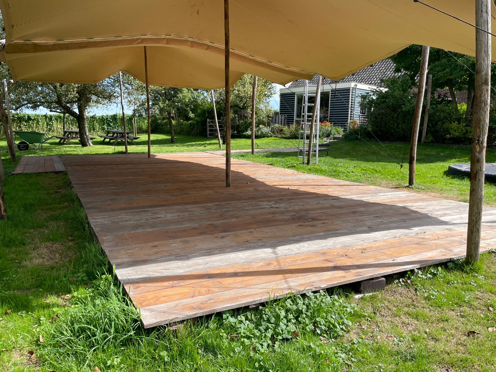 Mooie houten vlondervloer, horecavloer tentvloer 84m2, Tuin en Terras, Ophalen, Hout