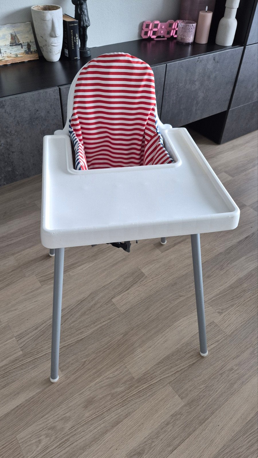 Ikea kinderstoel met tuigje en afneembaar blad, Ophalen, Zo goed als nieuw, Overige typen, Afneembaar eetblad