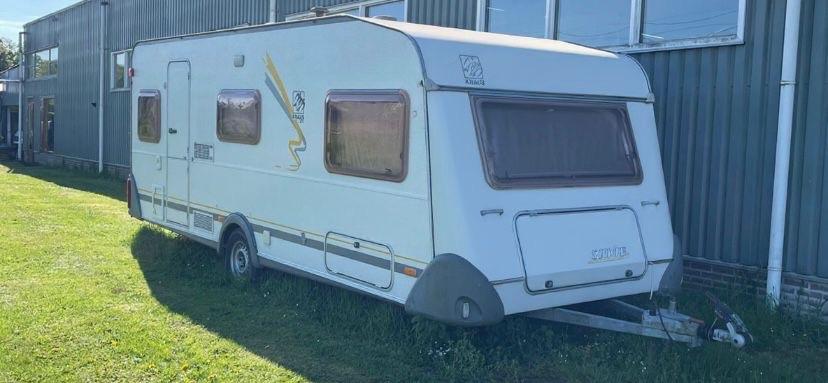 Gezellige familiecaravan met stapelbed en vast bed, 6 pers, Caravans en Kamperen, Caravans, Luifel, Particulier, 5 tot 6 meter