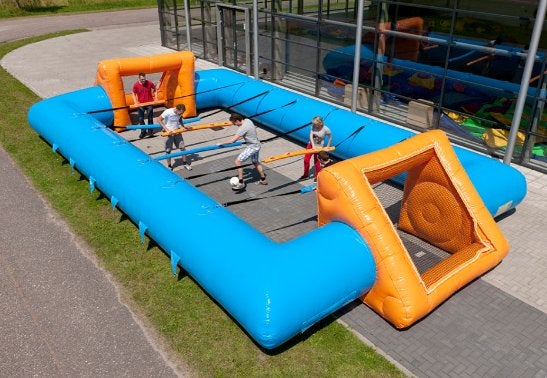 voetbalattractie: levend tafelvoetbal te huur, huren, Ophalen of Verzenden, Zo goed als nieuw, Oranje of Koningsdag