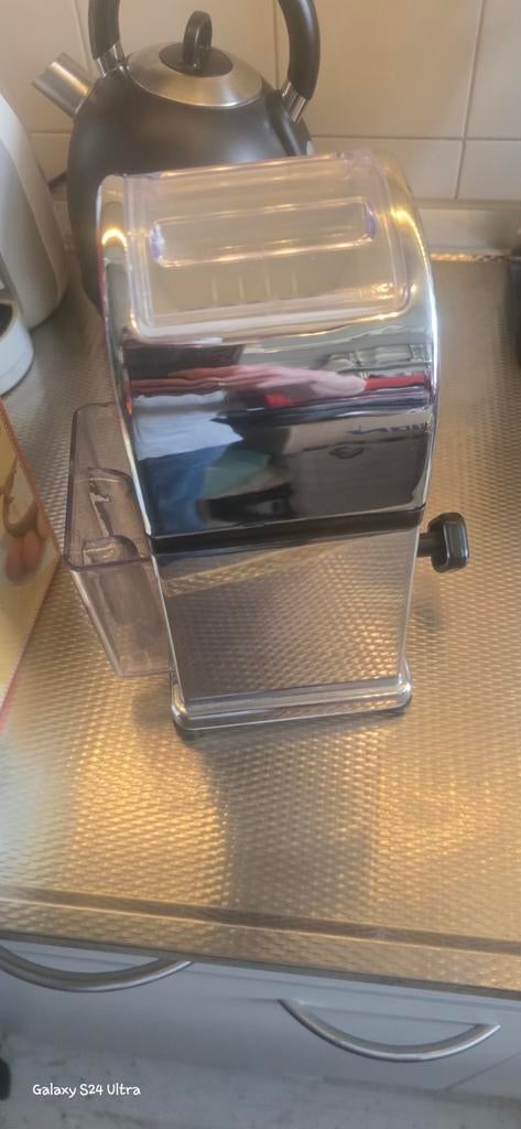 Handmatige IJs Crusher - Perfect voor Cocktails en Drankjes, Ophalen of Verzenden, Zo goed als nieuw