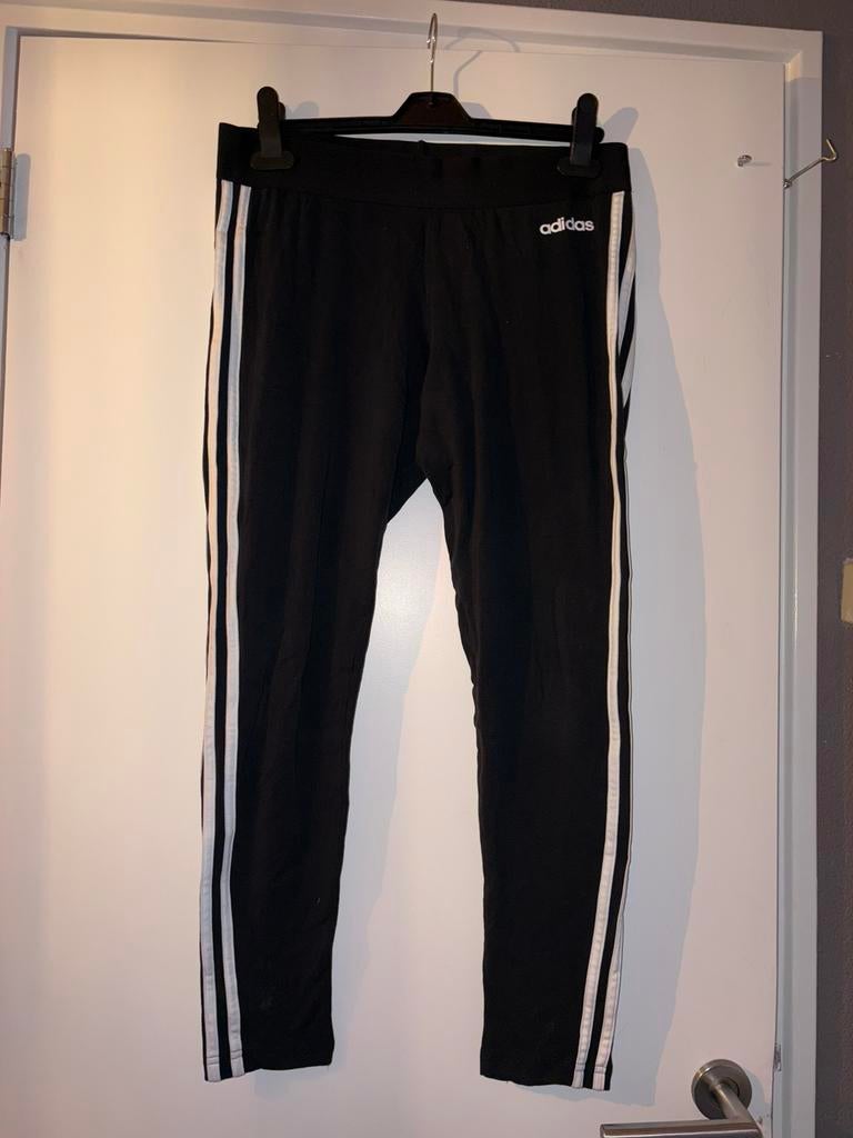Adidas legging zwart met witte strepen - Maat M, Legging, Zwart, Maat 40/42 (M), Ophalen of Verzenden