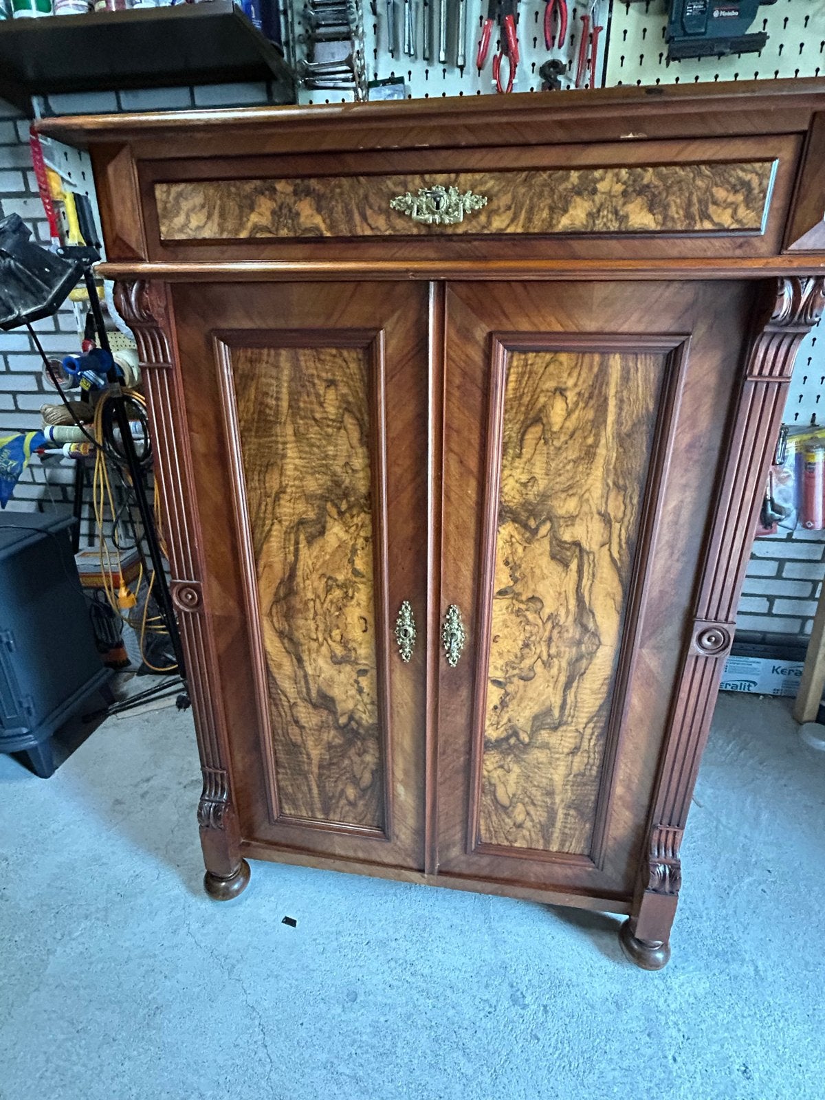 Antieke houten kast met prachtige houtnerven, Ophalen