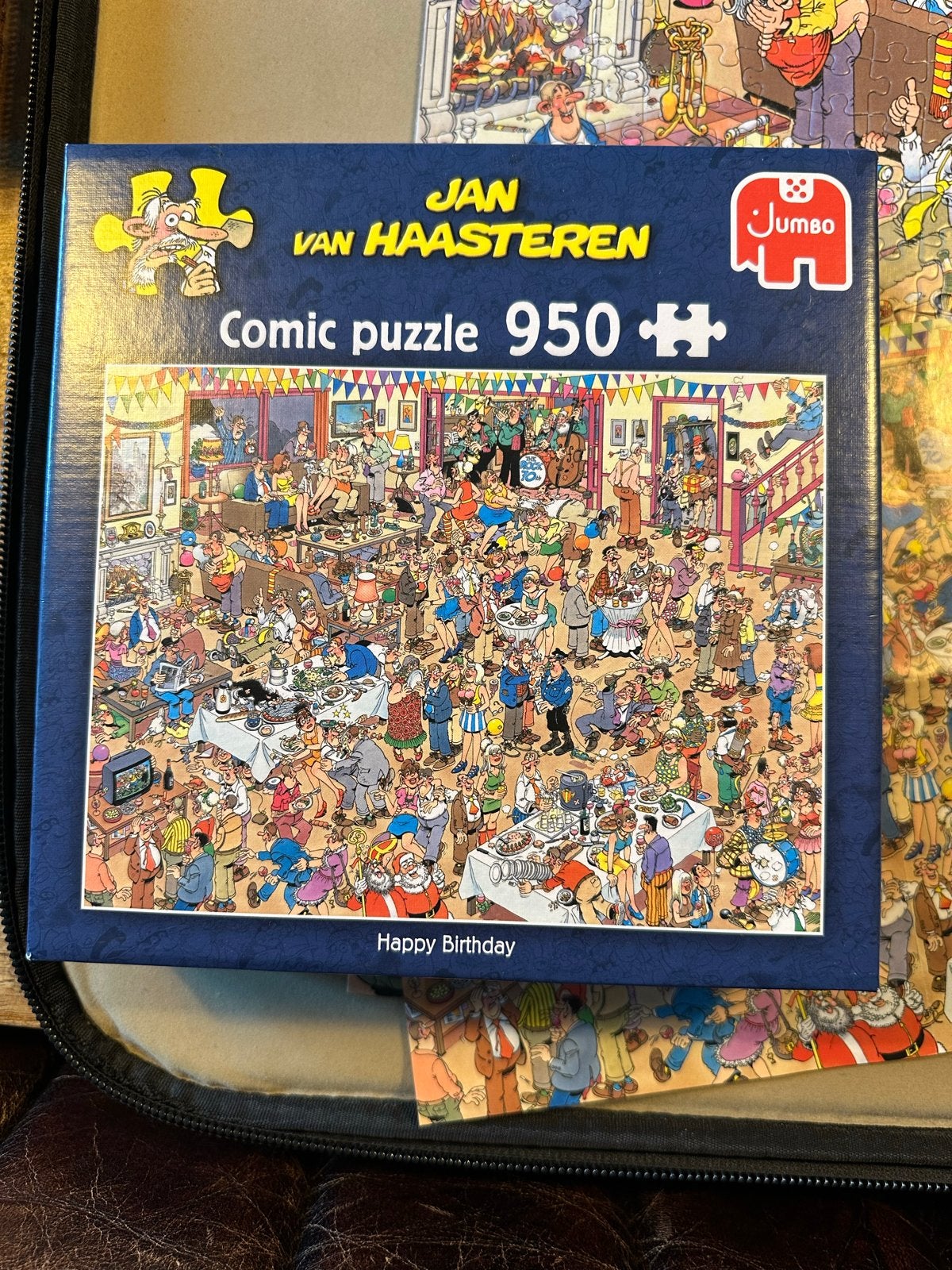 Jan van Haasteren Comic Puzzel - Happy Birthday (950 stukjes, Hobby en Vrije tijd, Denksport en Puzzels, Ophalen, 500 t/m 1500 stukjes