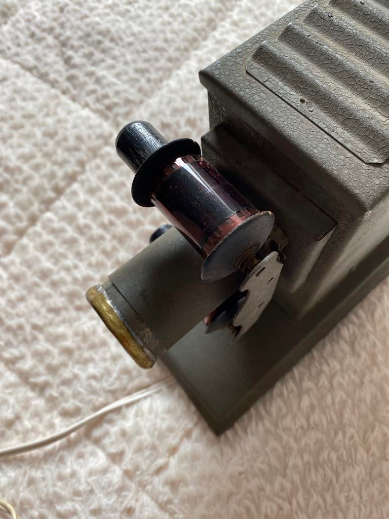 Vintage Philips filmprojector met gloeilamp, Audio, Tv en Foto, Diaprojectors, Ophalen, Gebruikt