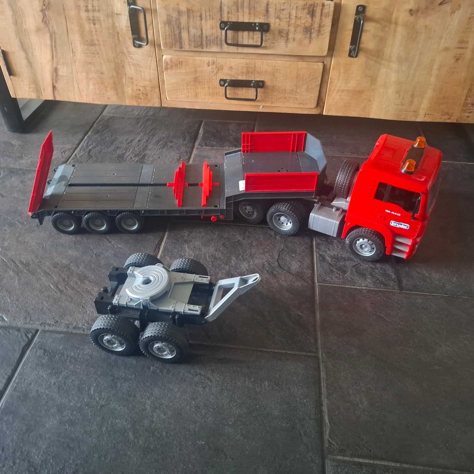 Bruder Vrachtwagen met Dieplader en Dolly - Z.g.a.n., Ophalen of Verzenden, Zo goed als nieuw