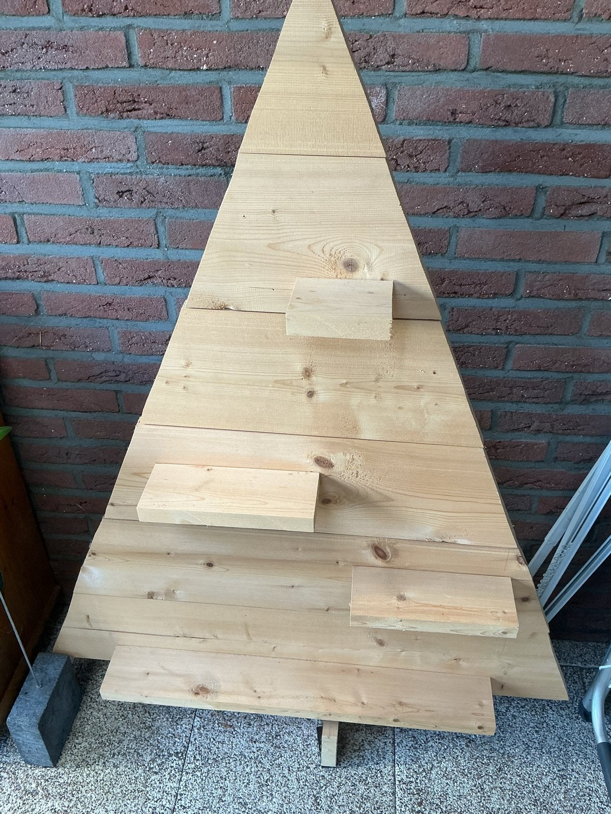 Houten kerstboom, Ophalen