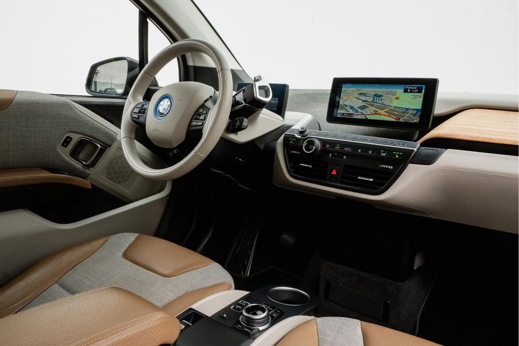 BMW i3 Basis 94Ah 33 kWh SOH 86% Elek. panoramadak/ Camera/, Auto's, BMW, Automaat, Achterwielaandrijving, Gebruikt, 300 km