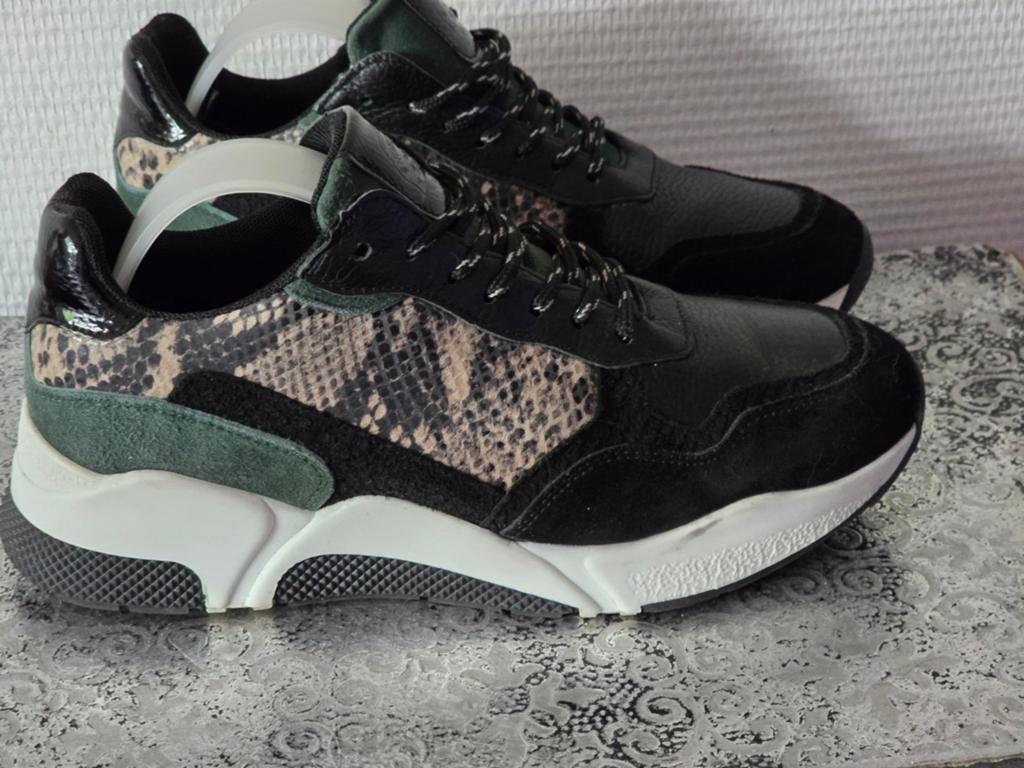 Shoecolate dames sneakers met slangenprint maat 38, Shoecolate, Zwart, Ophalen of Verzenden, Sneakers of Gympen