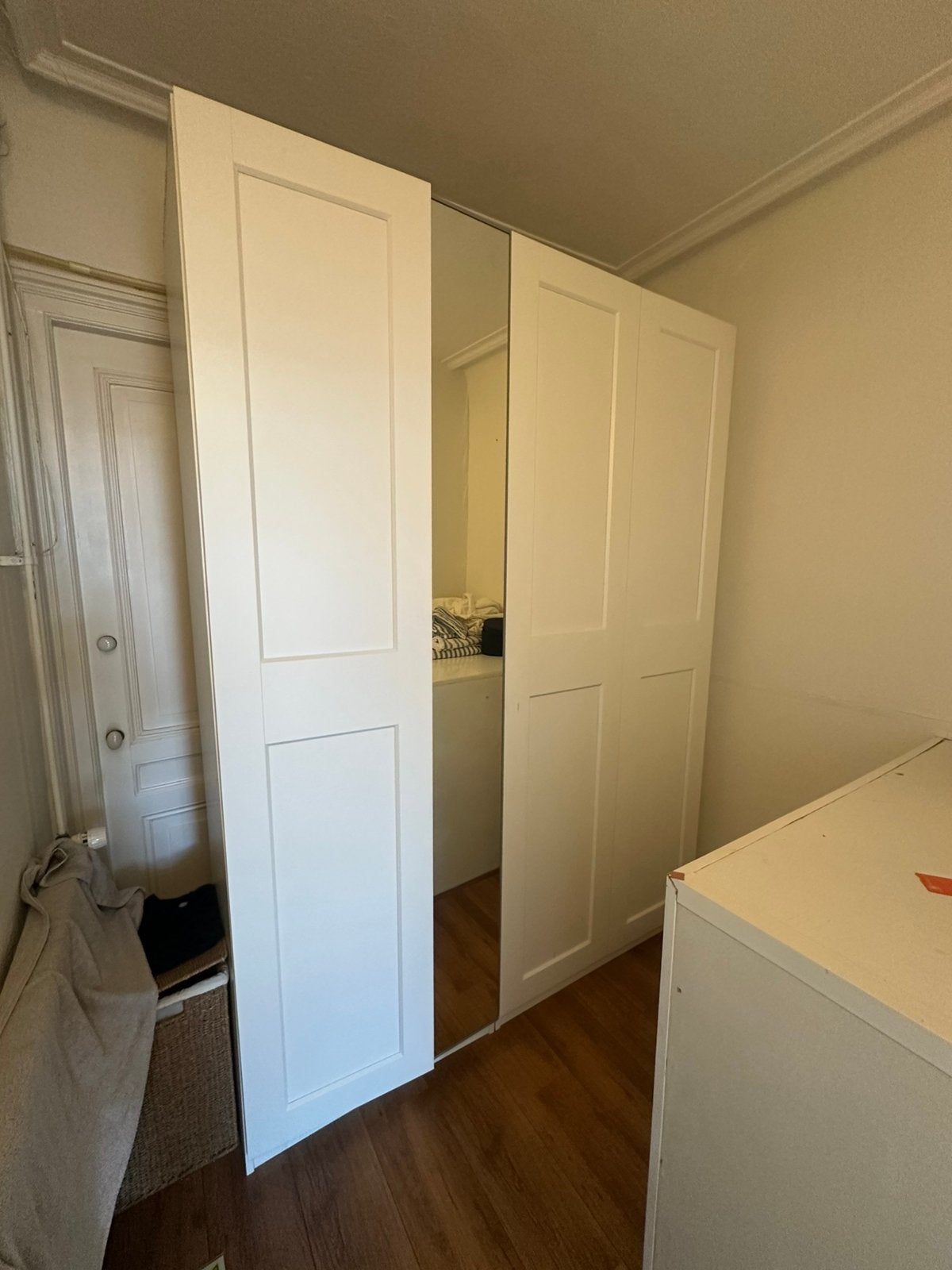 Witte Pax kast met spiegel, 239 cm hoog, veel opbergruimte, Ophalen, Gebruikt, 200 cm of meer, 150 tot 200 cm