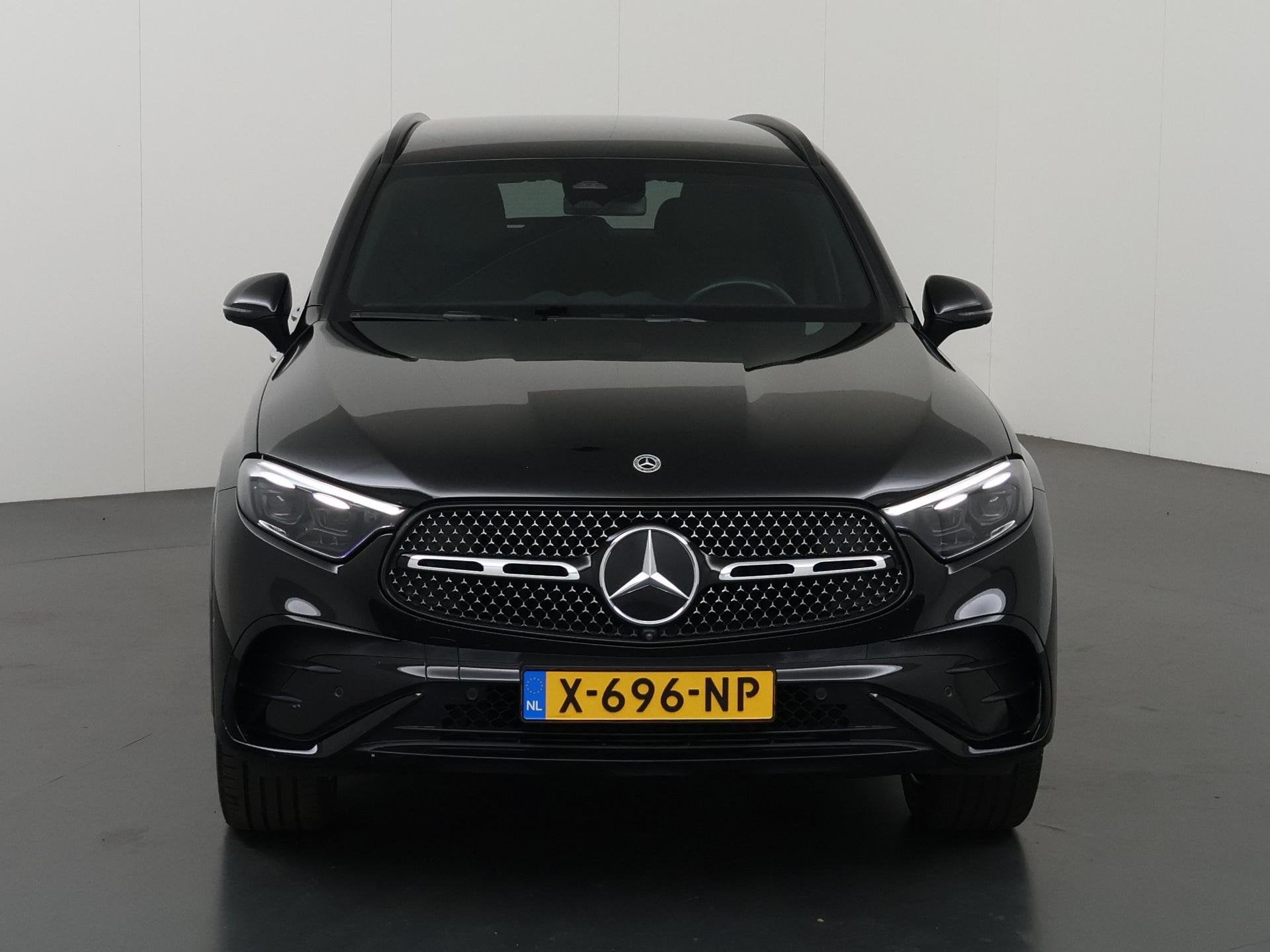 Mercedes-Benz GLC-klasse 300e 4MATIC AMG Line | Premium pakk, Auto's, Mercedes-Benz, Gebruikt, 4 cilinders, Zwart, Vierwielaandrijving