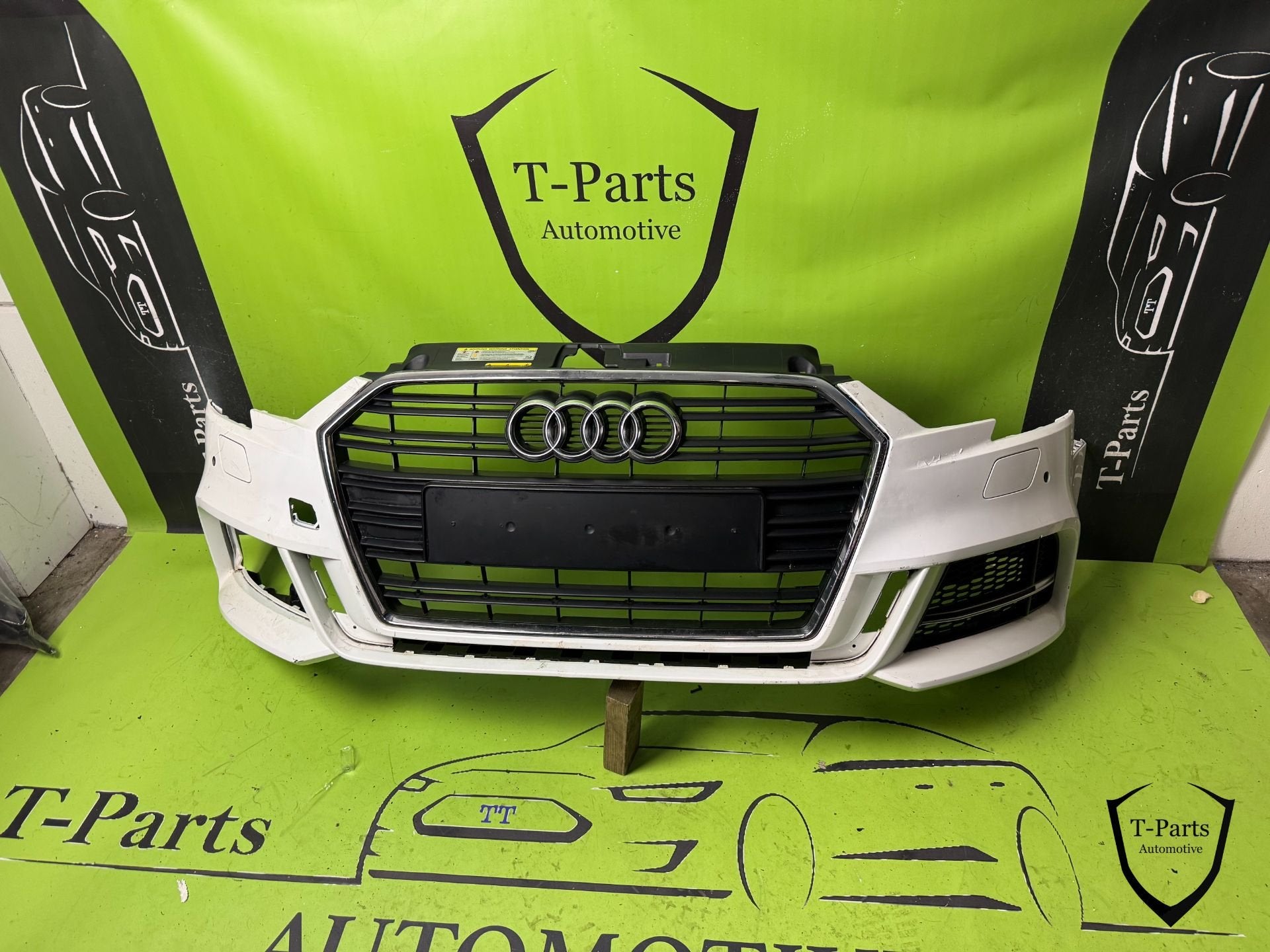 audi a3 voorbumper bumper S line, Auto-onderdelen, Carrosserie en Plaatwerk, Gebruikt, AUDI AG, Auto-Union-Strasse 1
85045  Ingolstadt, DE