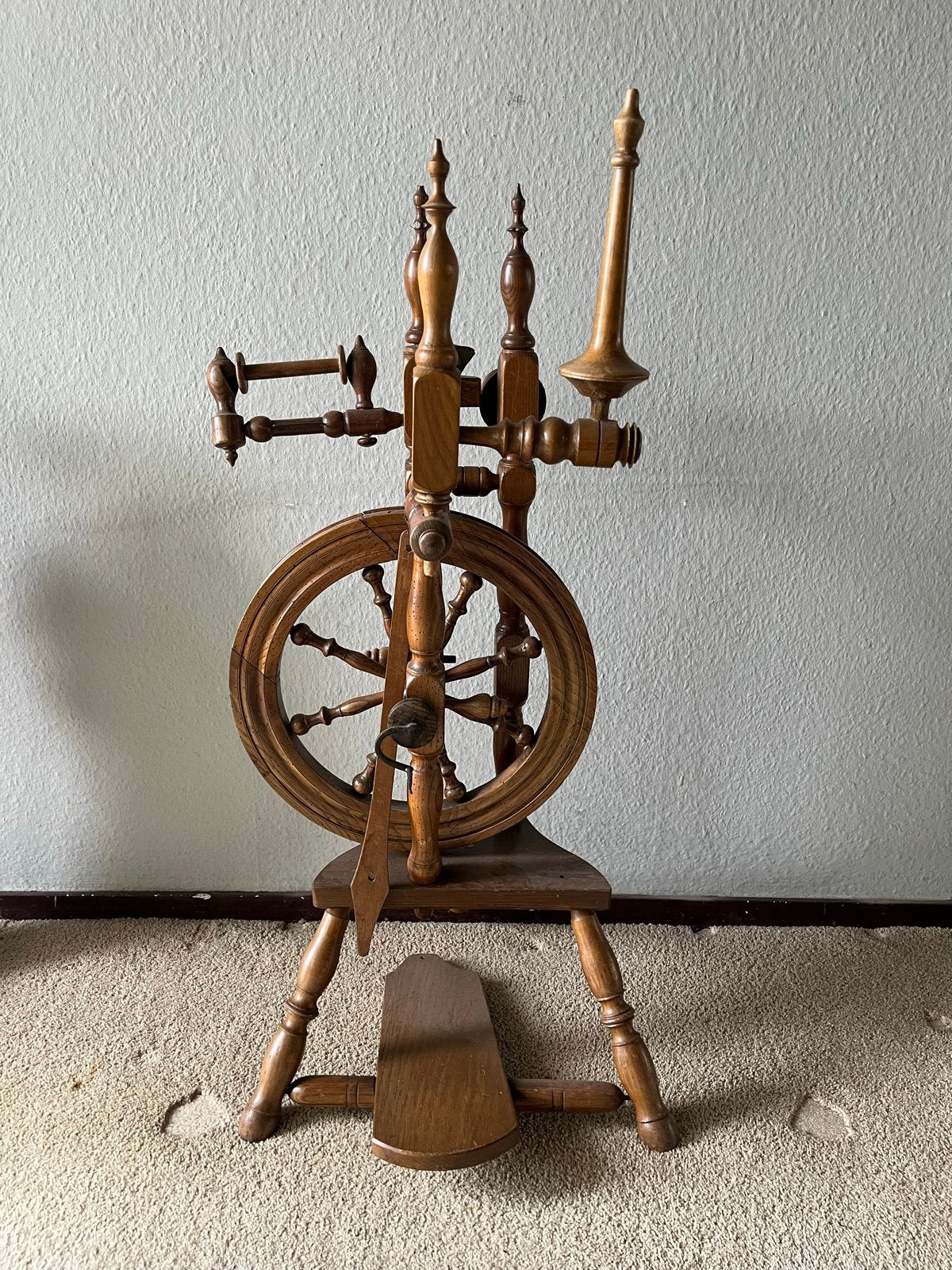 Antiek houten spinnewiel - Decoratief en functioneel, Ophalen, Gebruikt, Spinnewiel