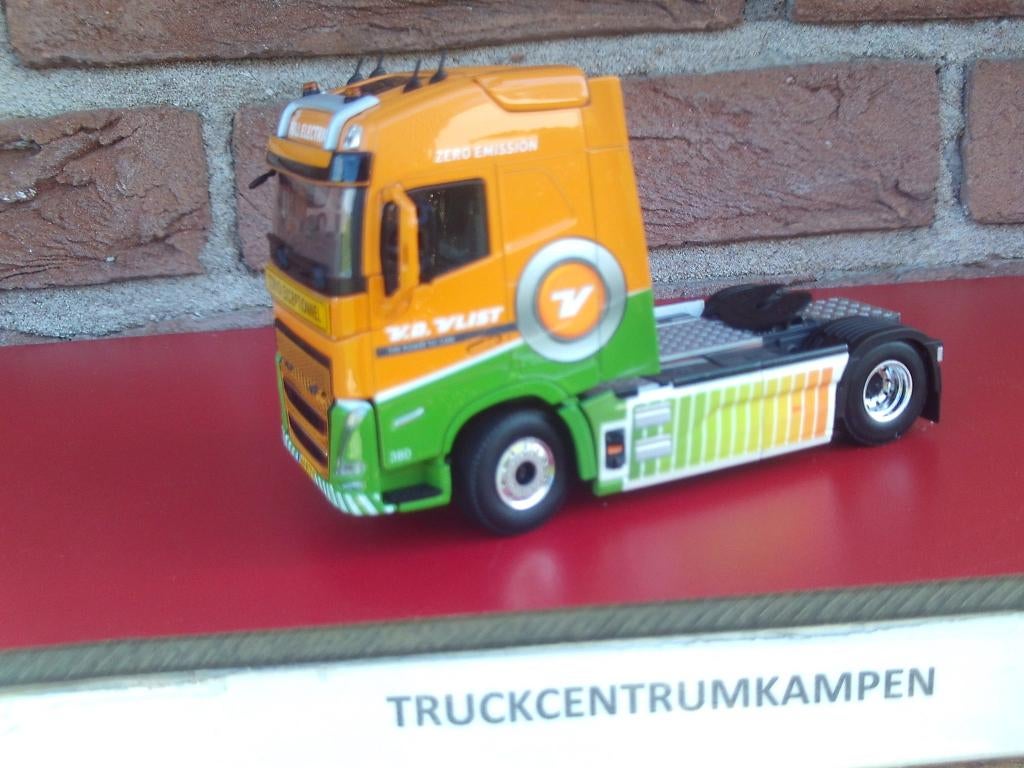 WSI  Volvo  FH5  Globetrotter  van  der  Vlist., Hobby en Vrije tijd, Modelauto's | 1:50, Ophalen of Verzenden, Nieuw, Bus of Vrachtwagen