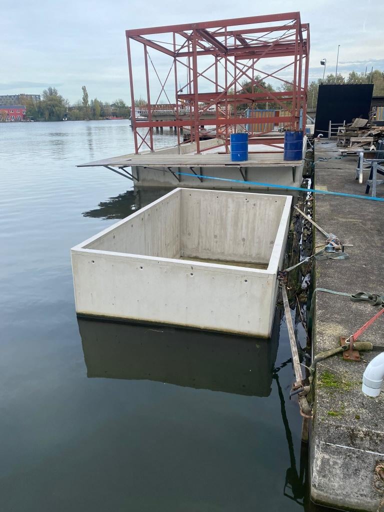 nieuwe beton bak blauwe wimpel, Huizen en Kamers, Woonboten te koop, 10 m², Verkoop zonder makelaar, Amsterdam, 1 kamers