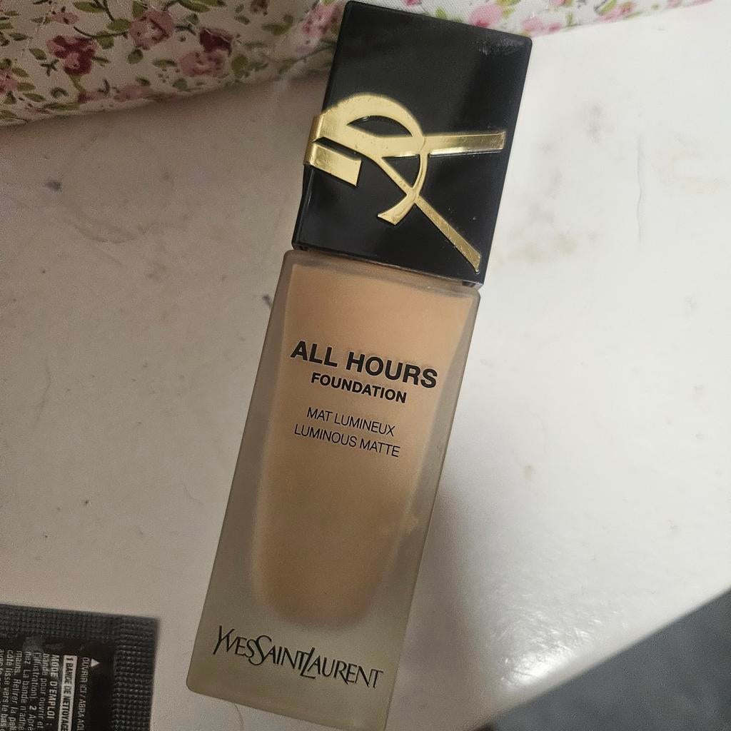 Yves Saint Laurent All Hours Foundation, Verzenden, Zo goed als nieuw