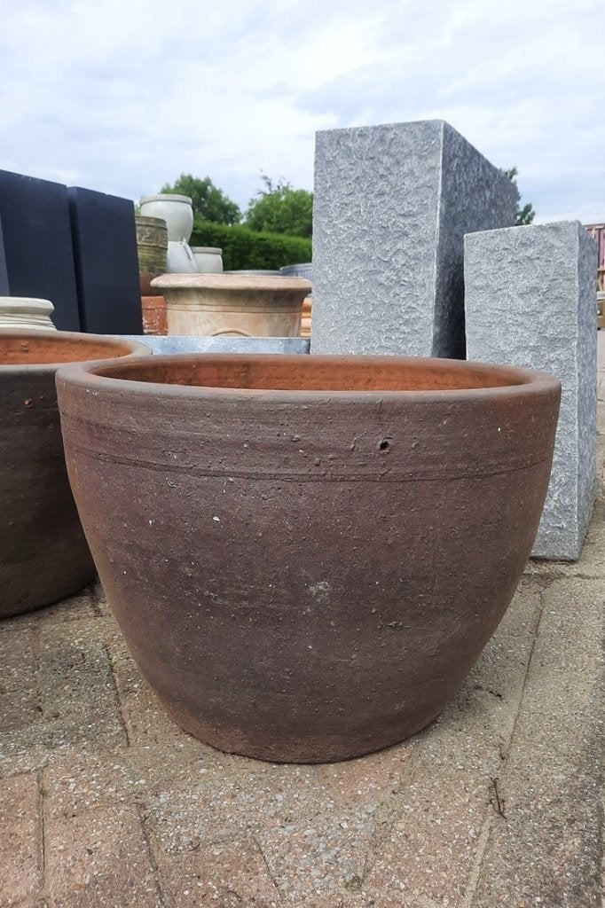 Robuuste bruine grote ronde bloempot terras tuin Ø64 cm.