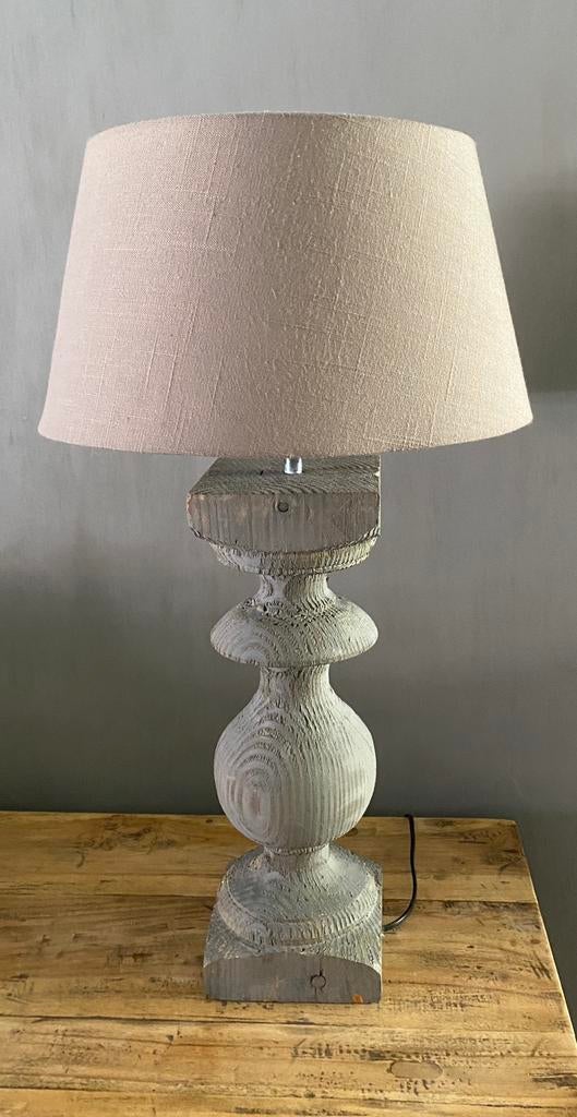 Rustieke houten baluster tafellamp met linnen kap, Ophalen, Zo goed als nieuw, Hout, 50 tot 75 cm