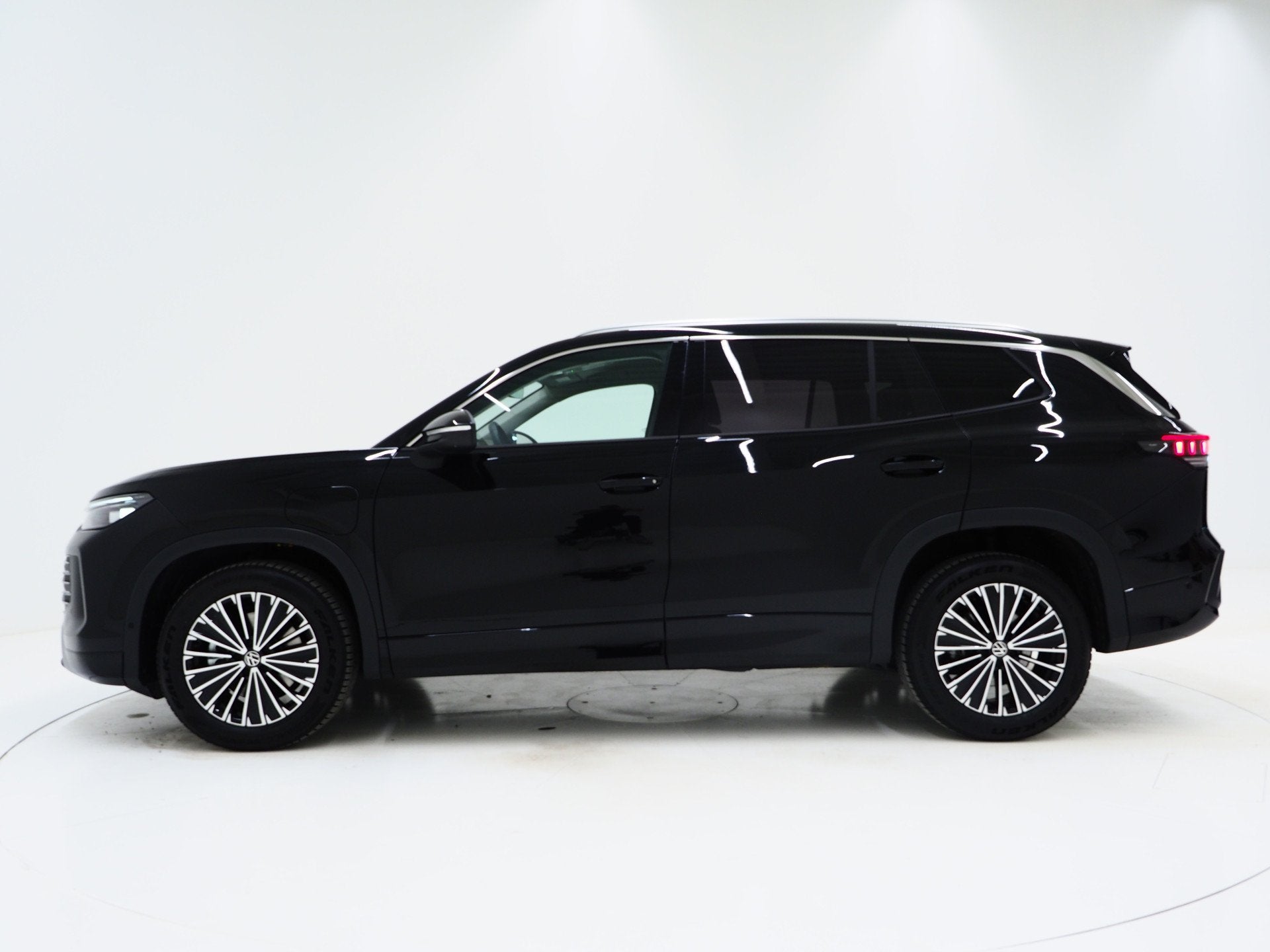 Volkswagen Tayron 1.5 eHybrid Elegance | Leder/Alcantara | M, Auto's, Zwart, 4 cilinders, Zwart, Plug-in hybride