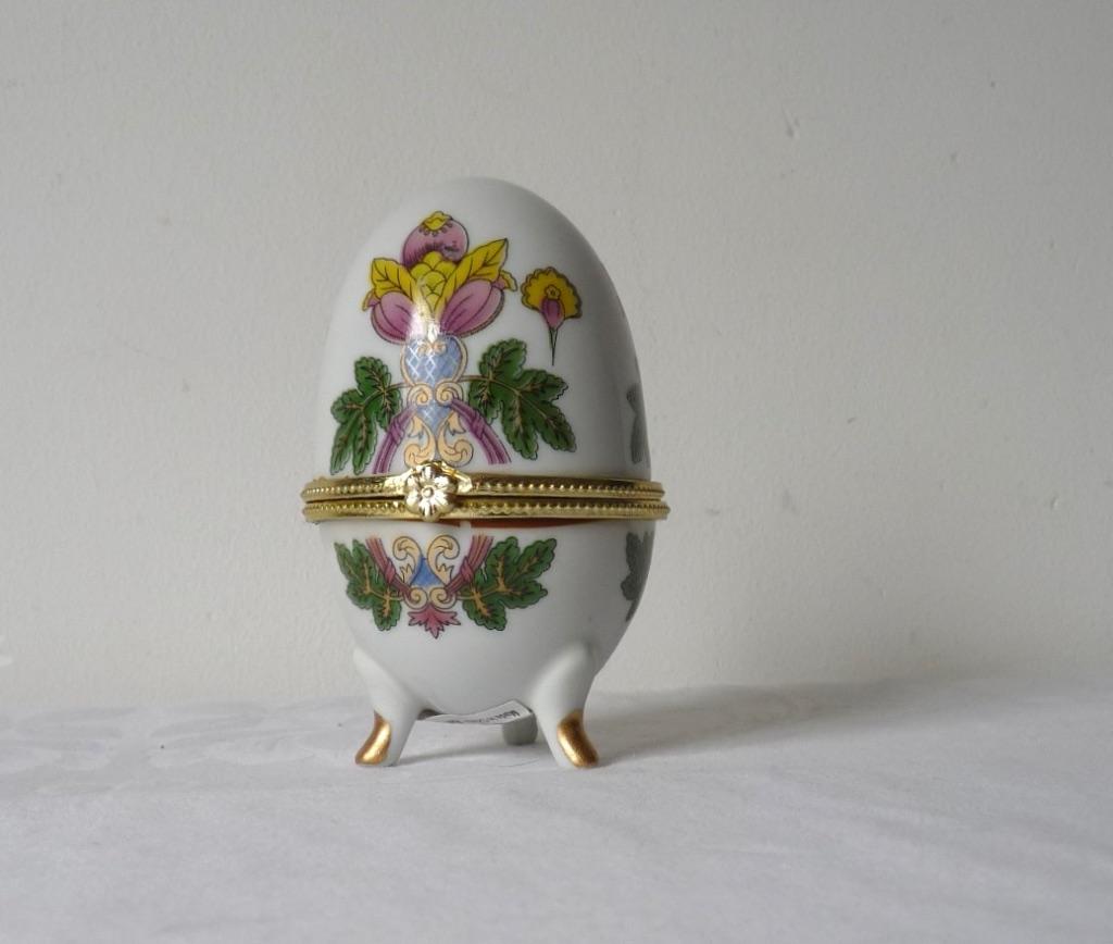porseleinen ei, verrassingsei, Antiek en Kunst, Curiosa en Brocante, Ophalen of Verzenden