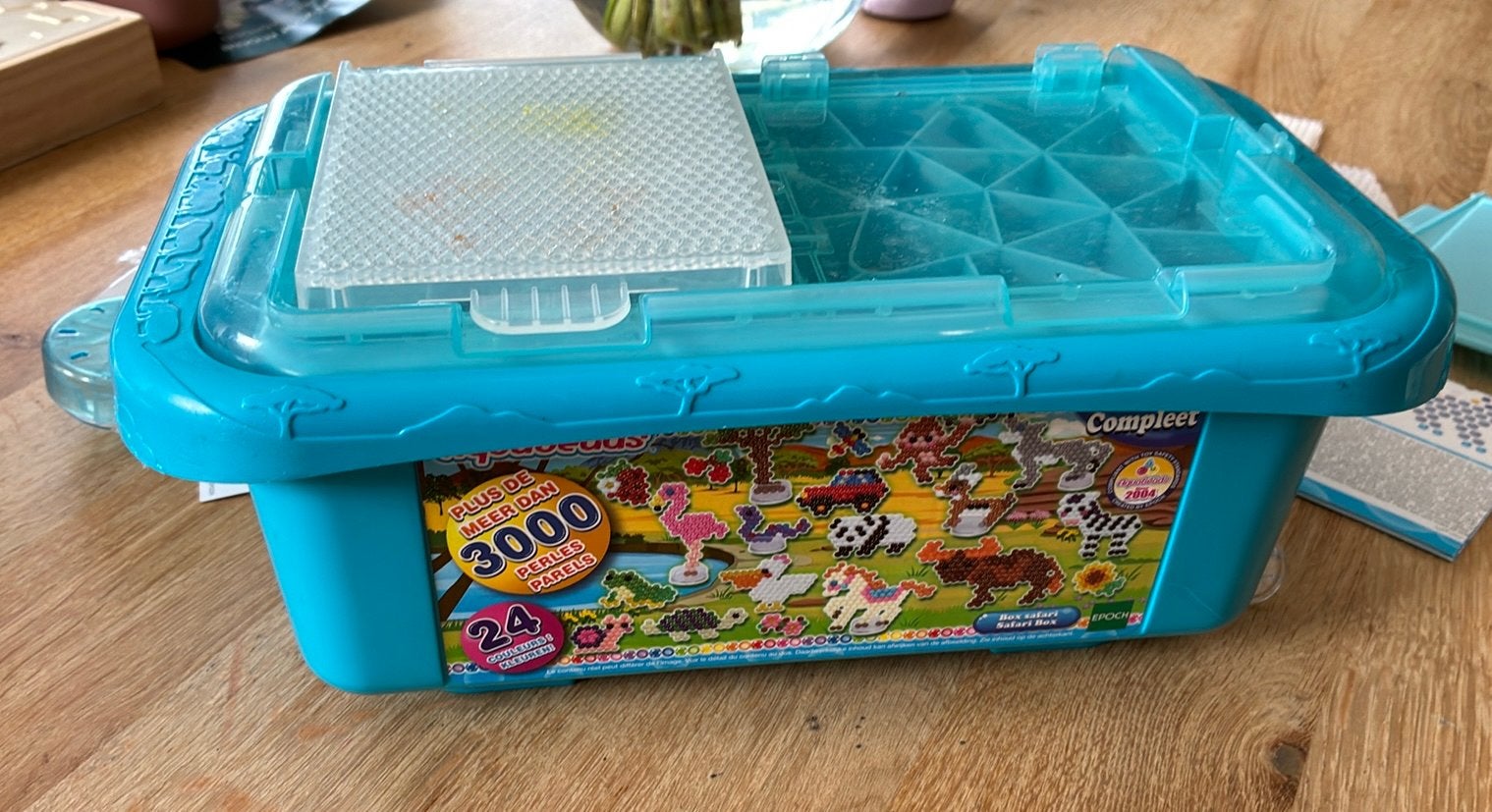 Grote doos vol Aquabeads + assecoires en voorbeelden, Ophalen of Verzenden, Zo goed als nieuw