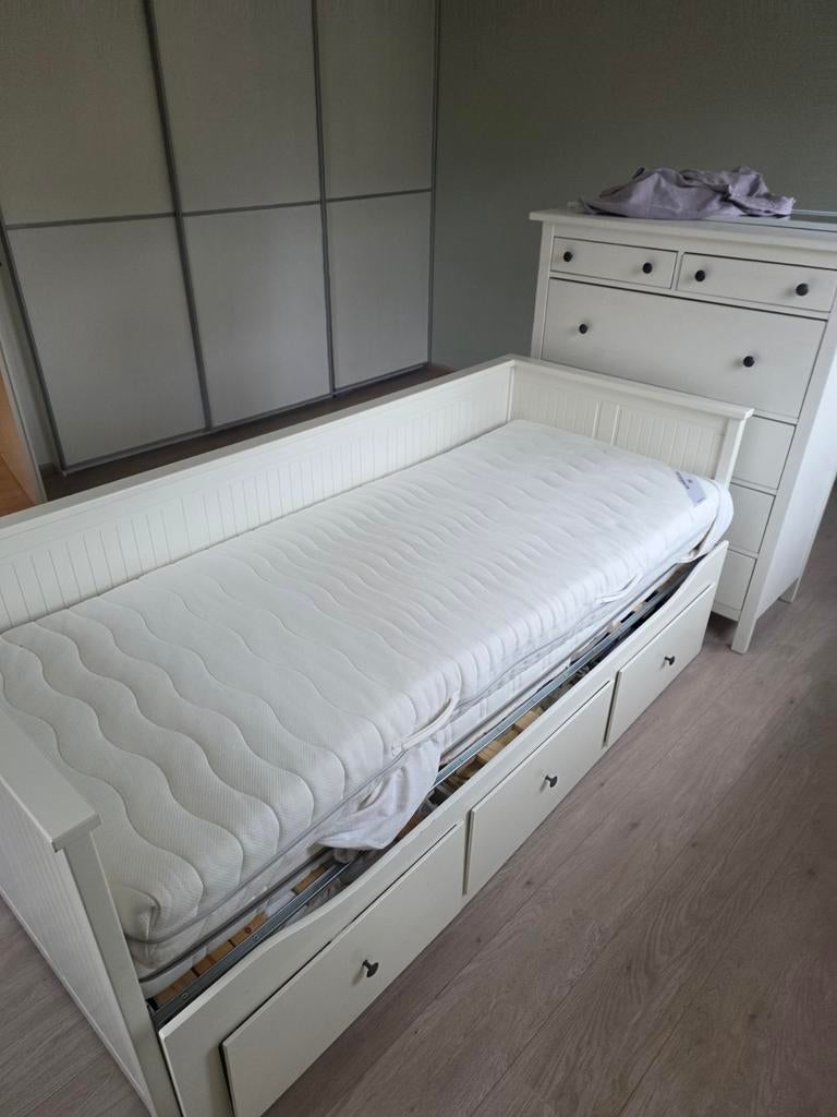 IKEA Hemnes bedbank - een- en tweepersoonsbed in één, Huis en Inrichting, Slaapkamer | Bedden, Ophalen, Modern, Scandinavisch