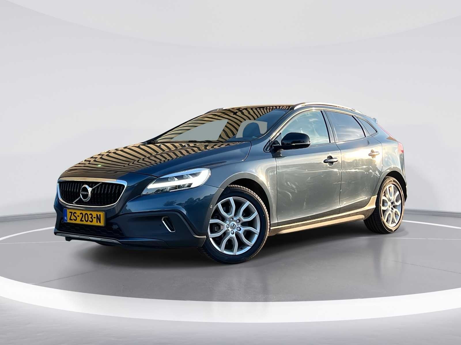 Volvo V40 Cross Country 1.5 T3 Polar+ Luxury 2019 | ZS-203-N, Auto's, Volvo, Euro 6, 4 cilinders, 700 kg, Blauw