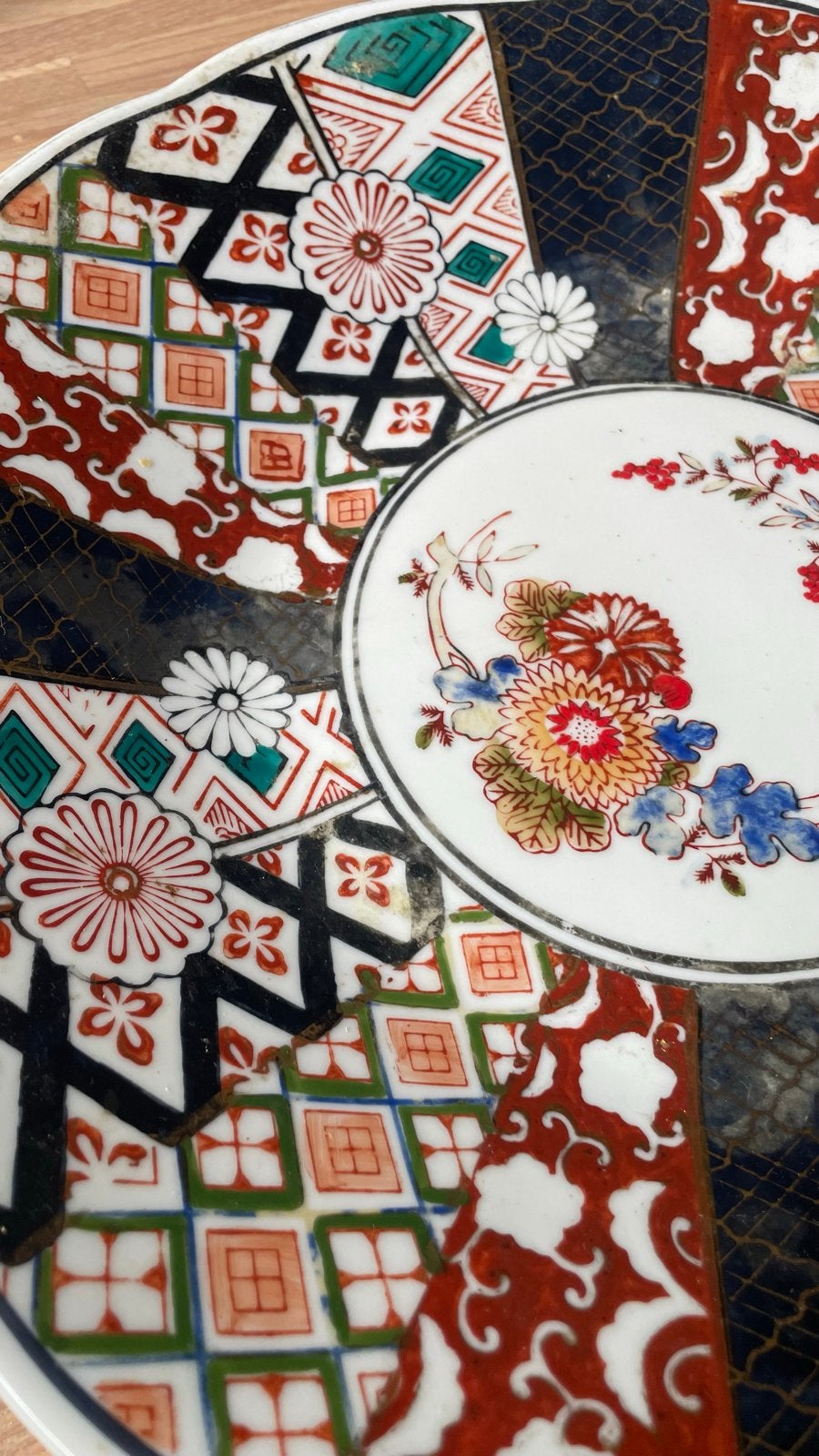 Antieke Japanse Imari schaal met bloemmotieven, Antiek en Kunst, Antiek | Schalen, Ophalen