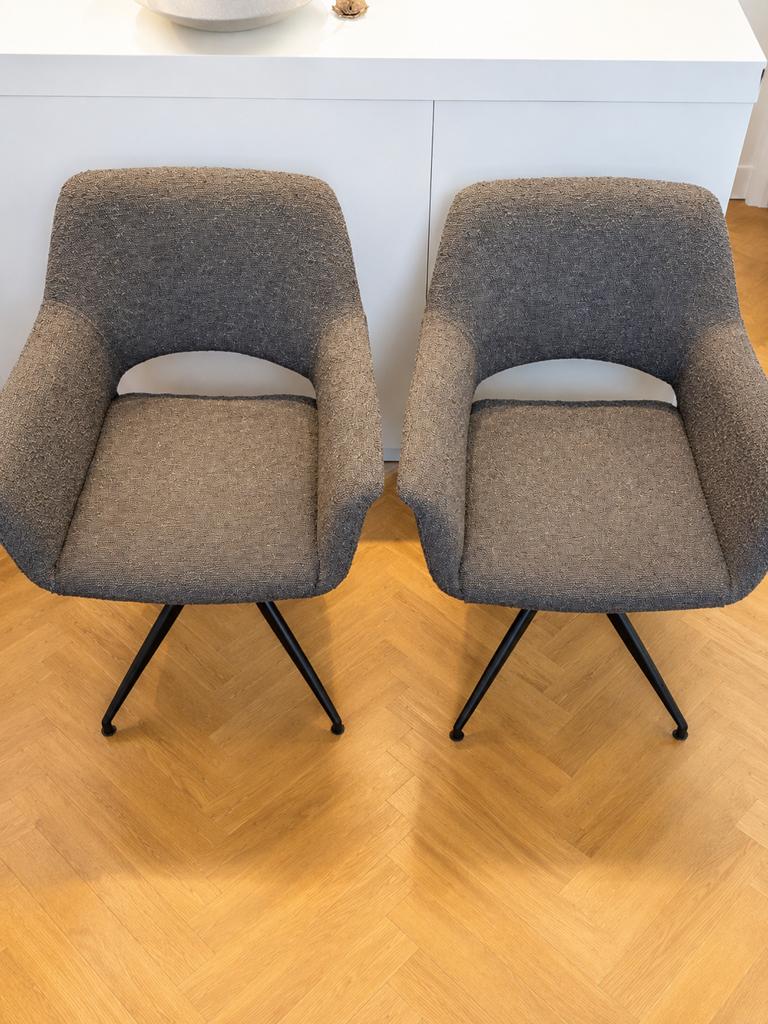 Nieuw: 2 moderne bouclé draaifauteuils / eetstoelen, Huis en Inrichting, Stoelen, Ophalen, Twee, Bruin, Nieuw