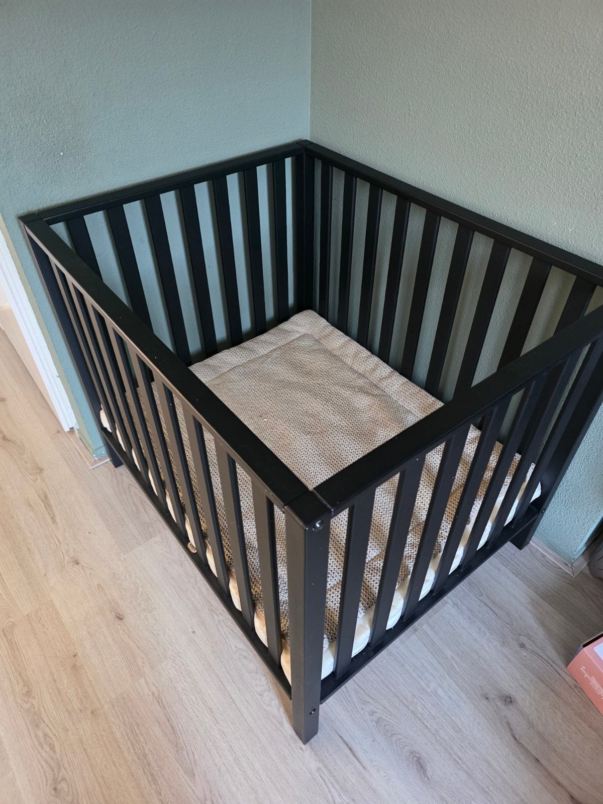 Zwarte baby box met boxkleed, Ophalen of Verzenden, Nieuw, Vierkant, In hoogte verstelbaar