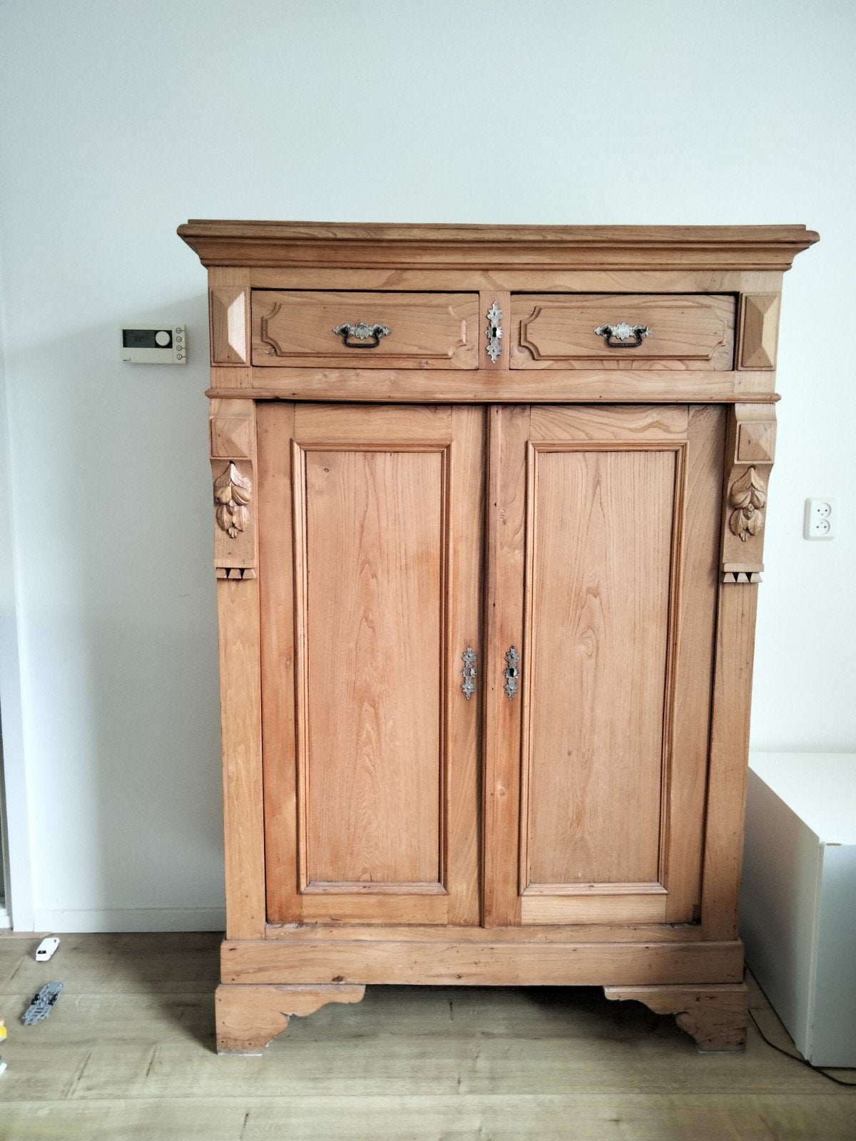Grenen kast, Ophalen