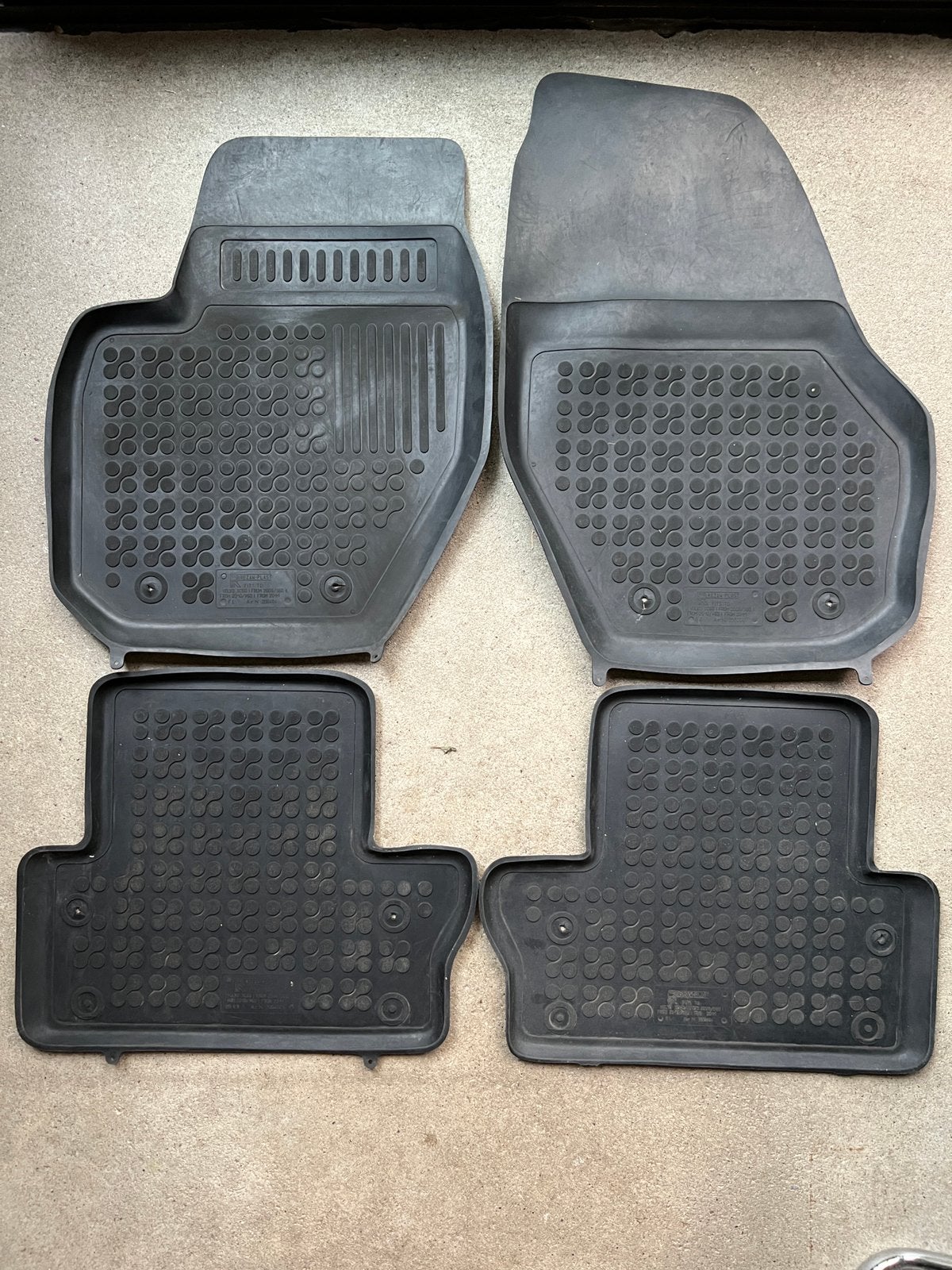 Rubber automatten voor Volvo V60, Ophalen, Zo goed als nieuw