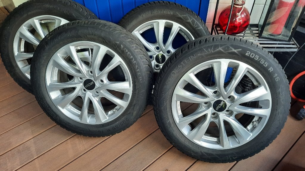 Toyota Corolla 4X Vredenstein Wintrac winterset, Auto-onderdelen, Ophalen, Gebruikt, 16 inch, Banden en Velgen