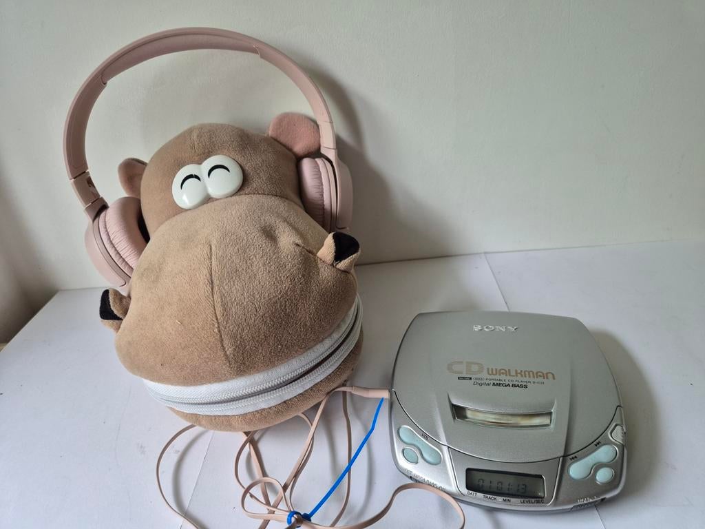 Sony Discman D-C21 - Roze JBL koptelefoon - CD houder Pluche, Ophalen of Verzenden, Discman