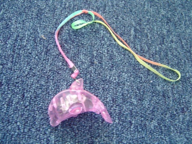 Roze dolfijn met nekkoord, Ophalen of Verzenden, Zo goed als nieuw, Jongen of Meisje