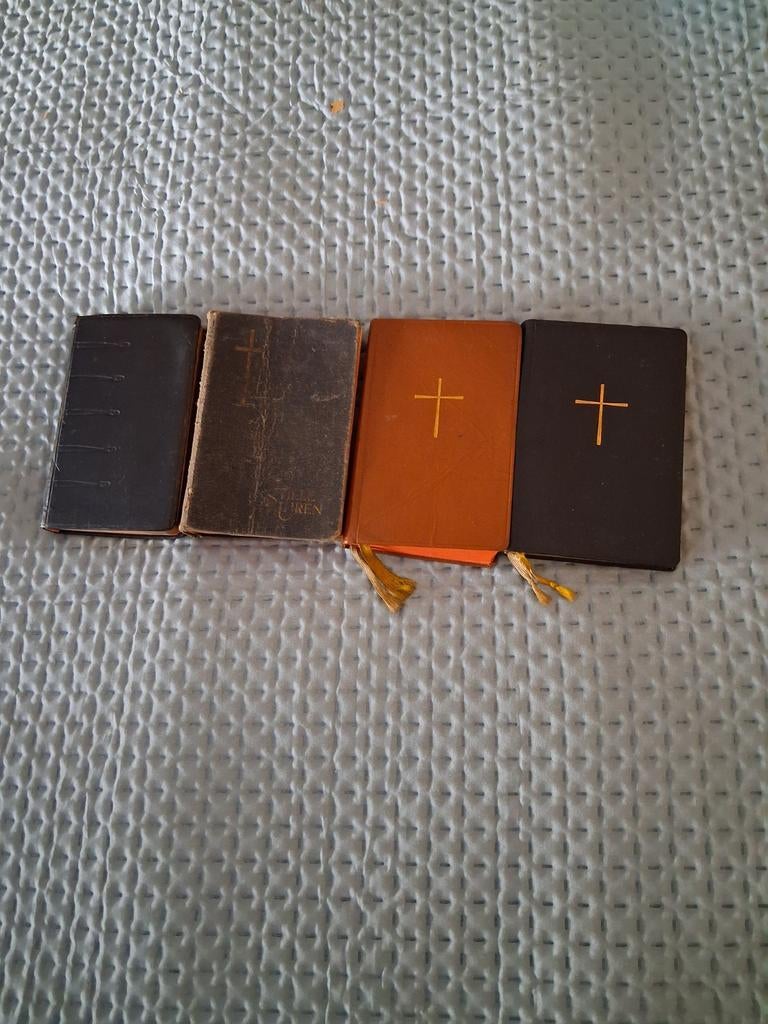 Set van 4 vintage kerkboekjes / gebedenboekjes, Antiek en Kunst, Antiek | Boeken en Bijbels, Ophalen of Verzenden, Onbekend