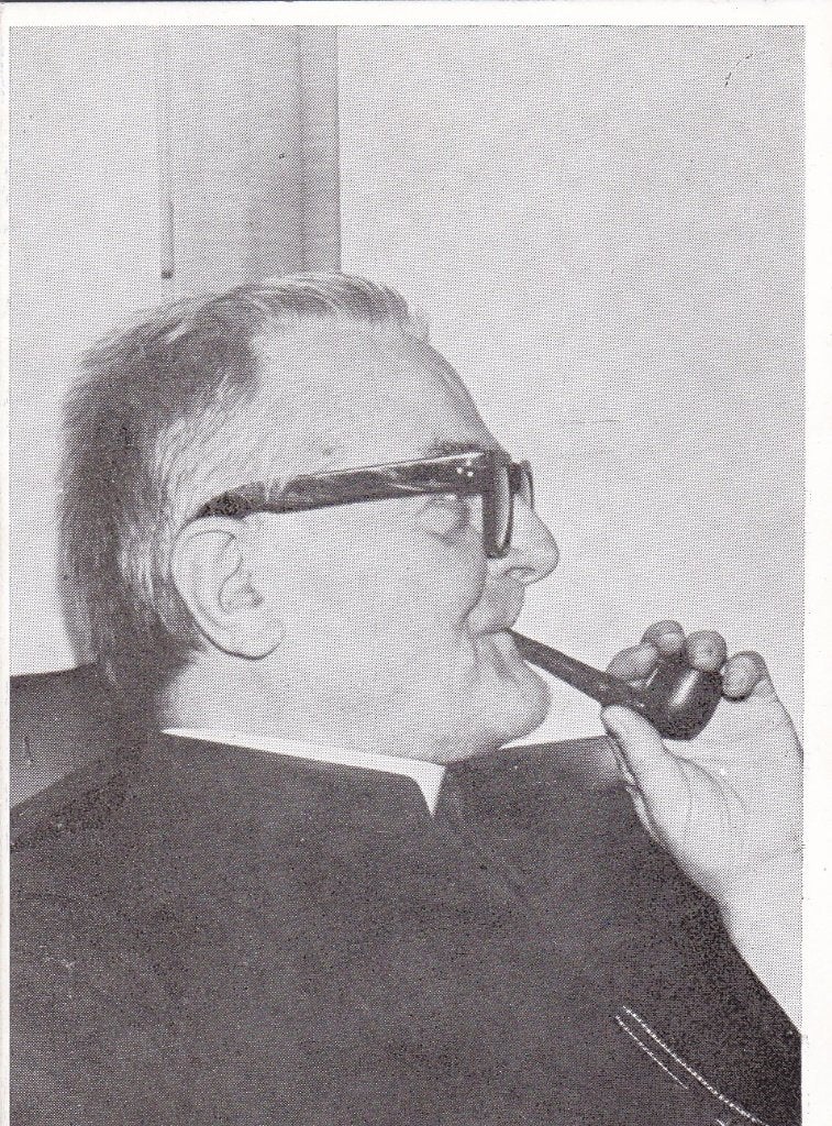 Priester  / Pastoor  A. J. C. van den Heuvel  1887-1966, Verzamelen, Bidprentjes en Rouwkaarten, Verzenden, Bidprentje