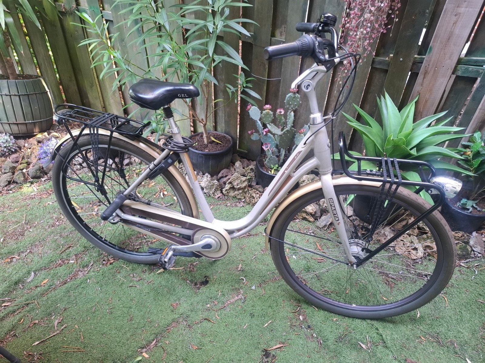 Sparta Damesfiets met transportrek
28inch, Fietsen en Brommers, Fietsen | Dames | Omafietsen, 53 tot 56 cm, Ophalen, Gebruikt