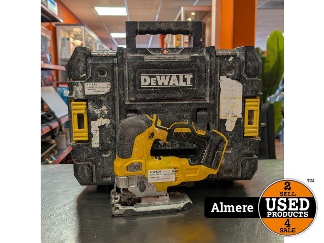Dewalt DSC334 DecoupeerZaag | Nette staat, Doe-het-zelf en Verbouw, Dewalt, Zo goed als nieuw, Support@dewalt.com, 701 E. Joppa Road
Towson, MD 21286
USA